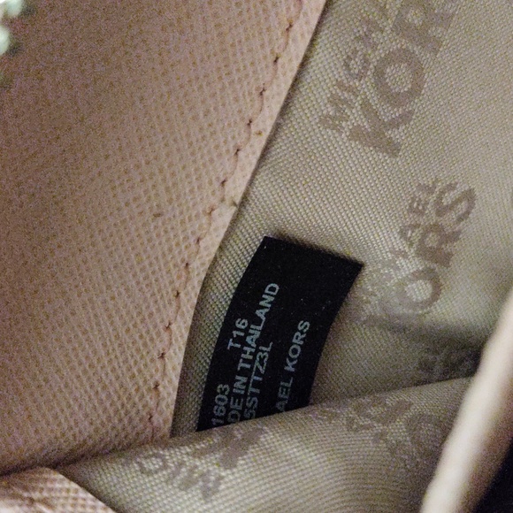 Michael Kors Bi-Fold Zip Wallet Bundle - Picture 5 of 15